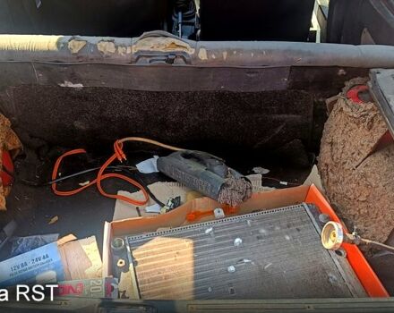 Красный ВАЗ 2108, объемом двигателя 1.3 л и пробегом 290 тыс. км за 600 $, фото 5 на Automoto.ua