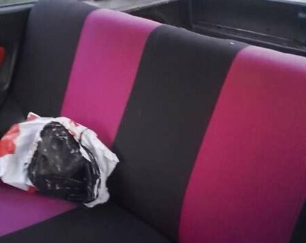 Красный ВАЗ 2108, объемом двигателя 1.1 л и пробегом 285 тыс. км за 1100 $, фото 4 на Automoto.ua