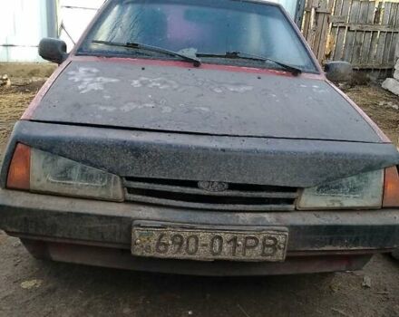 Красный ВАЗ 2108, объемом двигателя 1.5 л и пробегом 200 тыс. км за 900 $, фото 1 на Automoto.ua
