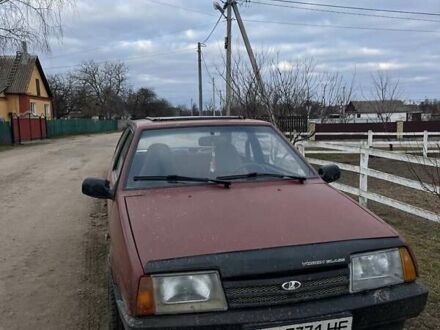 ВАЗ 2108 1987 у Любаре на Automoto.ua Червоний ВАЗ 2108, об'ємом двигуна 1.3 л та пробігом 396 тис. км за 800 $, фото 1 на Automoto.ua