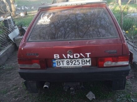 ВАЗ 2108 1987 в Кривом Роге на Automoto.ua Красный ВАЗ 2108, объемом двигателя 1.3 л и пробегом 180 тыс. км за 242 $, фото 1 на Automoto.ua