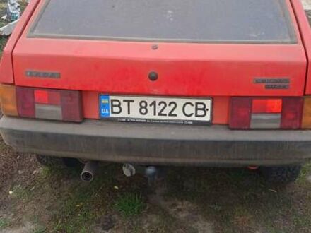 Красный ВАЗ 2108, объемом двигателя 1.1 л и пробегом 250 тыс. км за 900 $, фото 1 на Automoto.ua