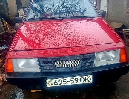 Красный ВАЗ 2108, объемом двигателя 1.3 л и пробегом 300 тыс. км за 700 $, фото 1 на Automoto.ua