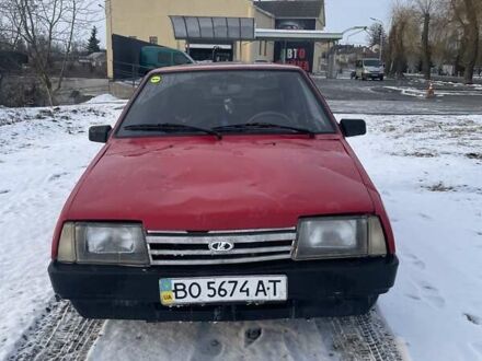 ВАЗ 2108 1992 у Тернополі на Automoto.ua Червоний ВАЗ 2108, об'ємом двигуна 1.5 л та пробігом 139 тис. км за 550 $, фото 1 на Automoto.ua