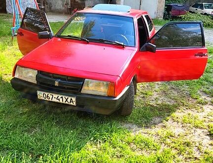 ВАЗ 2108 1993 в Харькове на Automoto.ua Красный ВАЗ 2108, объемом двигателя 1.3 л и пробегом 48 тыс. км за 1450 $, фото 1 на Automoto.ua