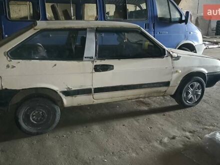 ВАЗ 2108 1988 у Сумах на Automoto.ua ВАЗ 2108, об'ємом двигуна 1.3 л та пробігом 100 тис. км за 450 $, фото 1 на Automoto.ua