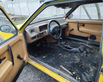 Желтый ВАЗ 2108, объемом двигателя 1.3 л и пробегом 100 тыс. км за 272 $, фото 4 на Automoto.ua