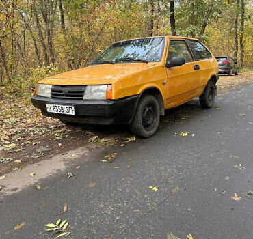 Желтый ВАЗ 2108, объемом двигателя 1.5 л и пробегом 446 тыс. км за 582 $, фото 4 на Automoto.ua