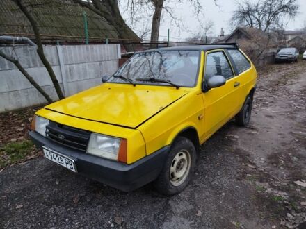 Желтый ВАЗ 2108, объемом двигателя 1.3 л и пробегом 100 тыс. км за 272 $, фото 1 на Automoto.ua