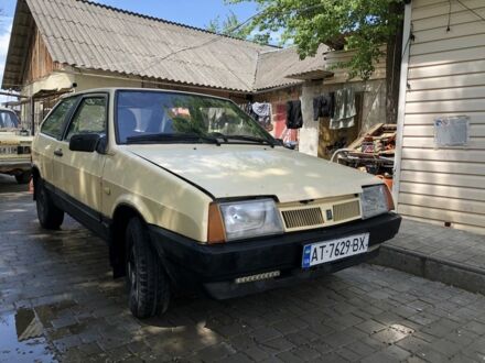 Желтый ВАЗ 2108, объемом двигателя 1.3 л и пробегом 77 тыс. км за 350 $, фото 1 на Automoto.ua