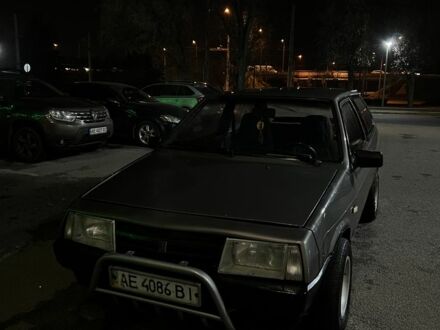 Серый ВАЗ 2108, объемом двигателя 1.5 л и пробегом 777 тыс. км за 1000 $, фото 1 на Automoto.ua