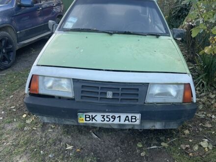 Зеленый ВАЗ 2108, объемом двигателя 1.5 л и пробегом 350 тыс. км за 359 $, фото 1 на Automoto.ua