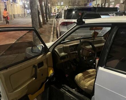 Белый ВАЗ 2109, объемом двигателя 1.3 л и пробегом 400 тыс. км за 1100 $, фото 1 на Automoto.ua