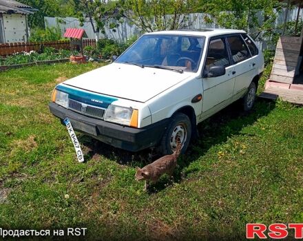 Белый ВАЗ 2109, объемом двигателя 1.3 л и пробегом 211 тыс. км за 800 $, фото 2 на Automoto.ua