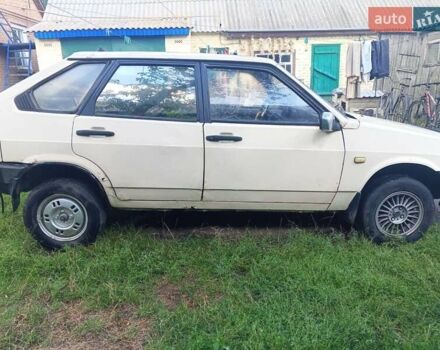 Белый ВАЗ 2109, объемом двигателя 1.3 л и пробегом 150 тыс. км за 1000 $, фото 3 на Automoto.ua
