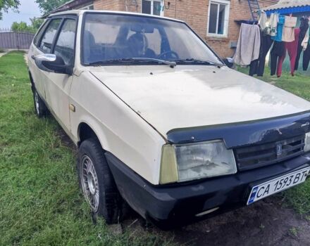 Белый ВАЗ 2109, объемом двигателя 1.3 л и пробегом 150 тыс. км за 1000 $, фото 2 на Automoto.ua