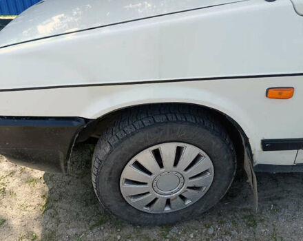 Белый ВАЗ 2109, объемом двигателя 1.5 л и пробегом 170 тыс. км за 1000 $, фото 3 на Automoto.ua