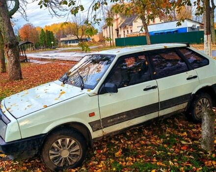 Белый ВАЗ 2109, объемом двигателя 1.3 л и пробегом 300 тыс. км за 950 $, фото 1 на Automoto.ua