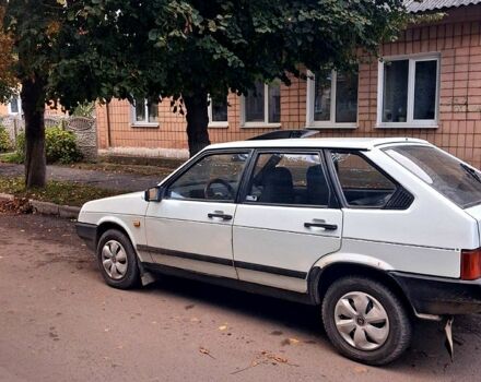 Белый ВАЗ 2109, объемом двигателя 1.3 л и пробегом 300 тыс. км за 1100 $, фото 2 на Automoto.ua