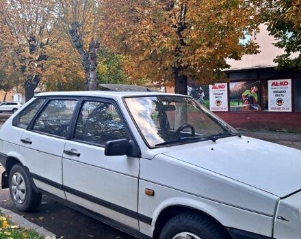 Белый ВАЗ 2109, объемом двигателя 1.3 л и пробегом 300 тыс. км за 1100 $, фото 1 на Automoto.ua