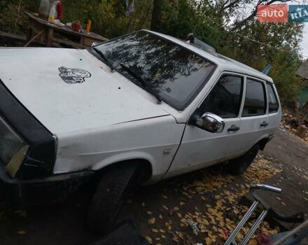 Белый ВАЗ 2109, объемом двигателя 1.3 л и пробегом 100 тыс. км за 700 $, фото 1 на Automoto.ua
