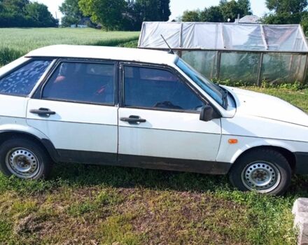 Белый ВАЗ 2109, объемом двигателя 1.5 л и пробегом 300 тыс. км за 400 $, фото 2 на Automoto.ua