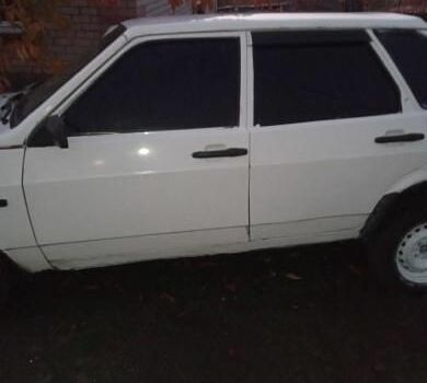 Белый ВАЗ 2109, объемом двигателя 1.5 л и пробегом 70 тыс. км за 645 $, фото 2 на Automoto.ua