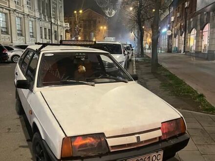 Белый ВАЗ 2109, объемом двигателя 1.3 л и пробегом 400 тыс. км за 1100 $, фото 1 на Automoto.ua