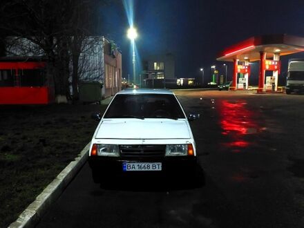 Белый ВАЗ 2109, объемом двигателя 1.5 л и пробегом 200 тыс. км за 1000 $, фото 1 на Automoto.ua