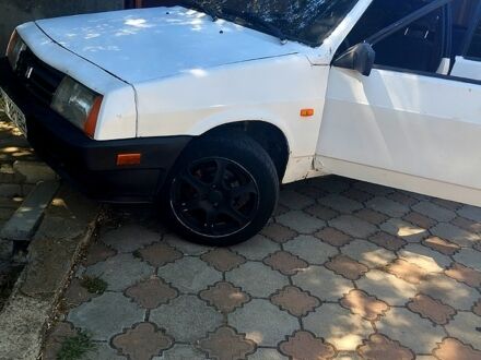 Белый ВАЗ 2109, объемом двигателя 1.3 л и пробегом 200 тыс. км за 800 $, фото 1 на Automoto.ua