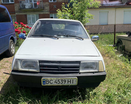 Белый ВАЗ 2109, объемом двигателя 1.3 л и пробегом 300 тыс. км за 700 $, фото 1 на Automoto.ua