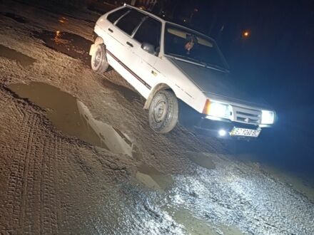 Белый ВАЗ 2109, объемом двигателя 1.3 л и пробегом 335 тыс. км за 1000 $, фото 1 на Automoto.ua