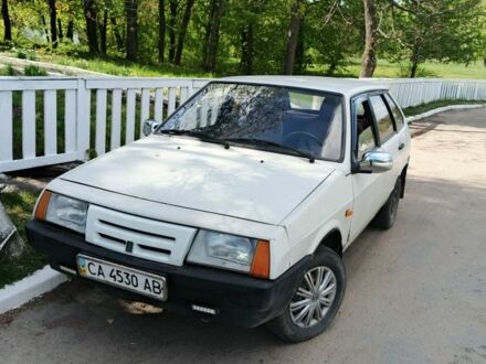 ВАЗ 2109 1995 в Радомышле на Automoto.ua Белый ВАЗ 2109, объемом двигателя 1 л и пробегом 300 тыс. км за 750 $, фото 1 на Automoto.ua