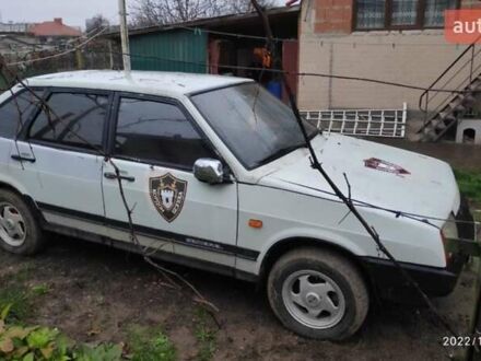ВАЗ 2109 1998 у Ужгороді на Automoto.ua Білий ВАЗ 2109, об'ємом двигуна 0 л та пробігом 385 тис. км за 1000 $, фото 1 на Automoto.ua