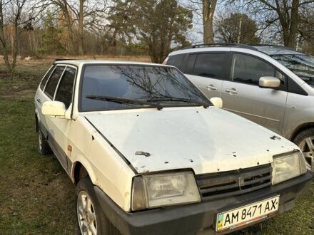 Белый ВАЗ 2109, объемом двигателя 1.5 л и пробегом 200 тыс. км за 300 $, фото 1 на Automoto.ua