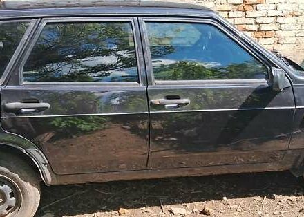 Черный ВАЗ 2109, объемом двигателя 1.6 л и пробегом 200 тыс. км за 1350 $, фото 3 на Automoto.ua