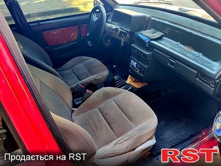 Красный ВАЗ 2109, объемом двигателя 1.5 л и пробегом 180 тыс. км за 950 $, фото 3 на Automoto.ua