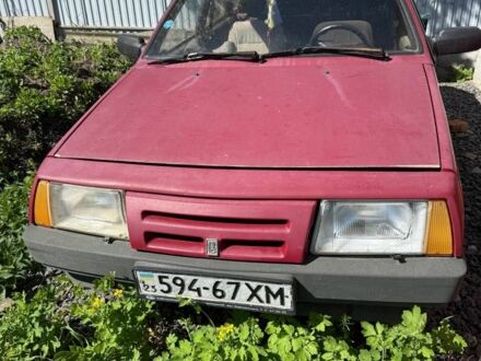 ВАЗ 2109 1988 у Деражне на Automoto.ua Червоний ВАЗ 2109, об'ємом двигуна 1.3 л та пробігом 899 тис. км за 400 $, фото 1 на Automoto.ua