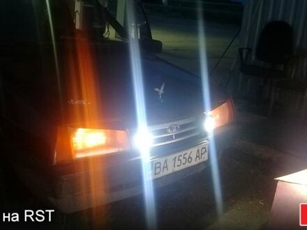 ВАЗ 2109 1990 в Александрие на Automoto.ua Красный ВАЗ 2109, объемом двигателя 1.6 л и пробегом 0 тыс. км за 1000 $, фото 1 на Automoto.ua