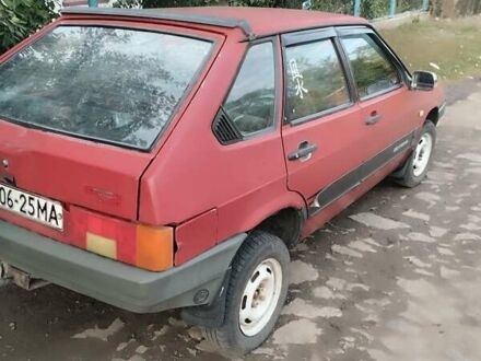 Красный ВАЗ 2109, объемом двигателя 1.5 л и пробегом 300 тыс. км за 1100 $, фото 1 на Automoto.ua