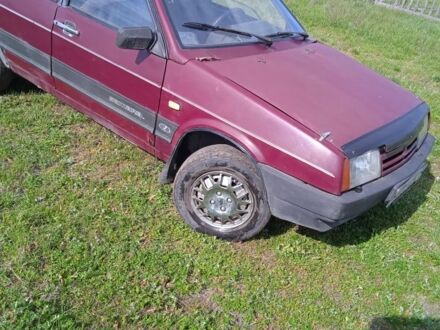 ВАЗ 2109 1995 у Макарове на Automoto.ua Червоний ВАЗ 2109, об'ємом двигуна 0 л та пробігом 200 тис. км за 350 $, фото 1 на Automoto.ua