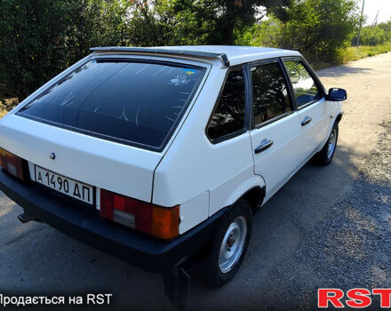 ВАЗ 2109 1988 в Новомосковске на Automoto.ua ВАЗ 2109, объемом двигателя 1.3 л и пробегом 0 тыс. км за 1000 $, фото 7 на Automoto.ua