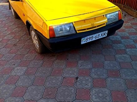ВАЗ 2109 1988 в Изюме на Automoto.ua Желтый ВАЗ 2109, объемом двигателя 1.3 л и пробегом 220 тыс. км за 550 $, фото 1 на Automoto.ua