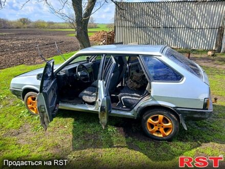 ВАЗ 2109 2002 у Покровском на Automoto.ua Сірий ВАЗ 2109, об'ємом двигуна 15 л та пробігом 300 тис. км за 900 $, фото 1 на Automoto.ua