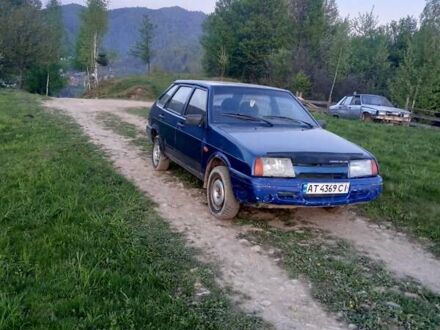 ВАЗ 2109 1998 у Коломые на Automoto.ua Синій ВАЗ 2109, об'ємом двигуна 1.5 л та пробігом 144 тис. км за 650 $, фото 1 на Automoto.ua