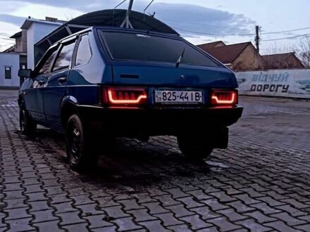 ВАЗ 2109 2004 у Новоселиця на Automoto.ua Синій ВАЗ 2109, об'ємом двигуна 1.3 л та пробігом 100 тис. км за 650 $, фото 1 на Automoto.ua
