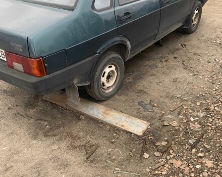 Зеленый ВАЗ 2109, объемом двигателя 1.5 л и пробегом 300 тыс. км за 800 $, фото 2 на Automoto.ua