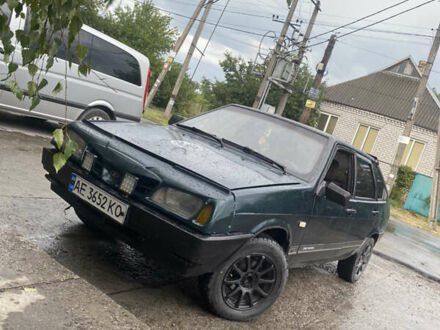 ВАЗ 2109 1989 в Новомосковске на Automoto.ua Зеленый ВАЗ 2109, объемом двигателя 1.3 л и пробегом 300 тыс. км за 1200 $, фото 1 на Automoto.ua