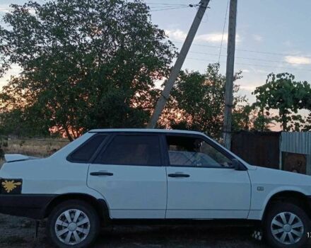 Белый ВАЗ 21099, объемом двигателя 1.5 л и пробегом 147 тыс. км за 1500 $, фото 2 на Automoto.ua