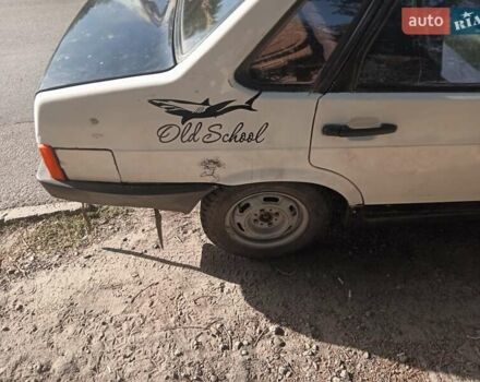 Белый ВАЗ 21099, объемом двигателя 1.6 л и пробегом 462 тыс. км за 605 $, фото 5 на Automoto.ua